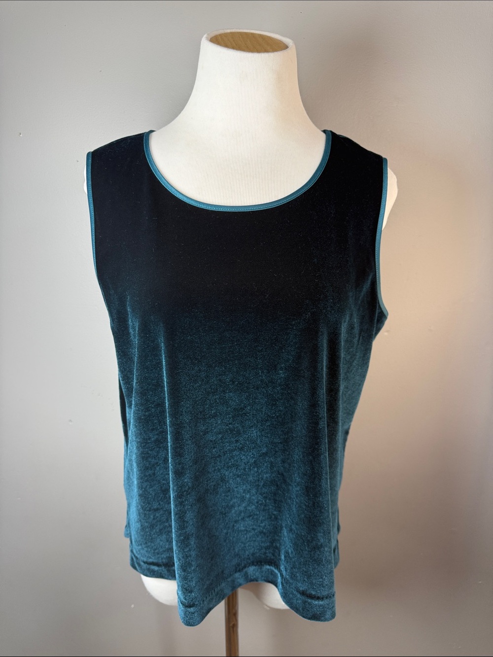 Sleeveless Velvet Tank Top in deep Teal